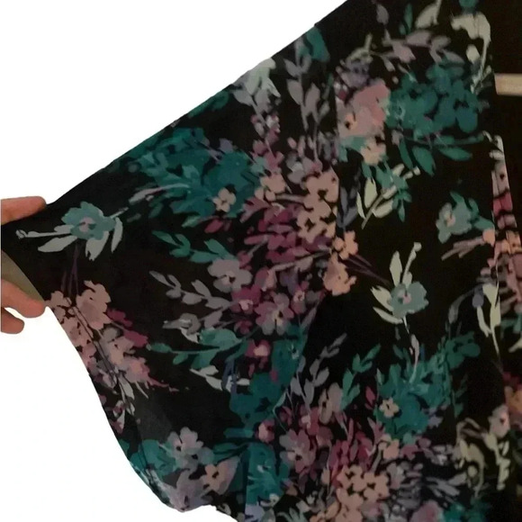 Torrid size 6 floral blouse top - Picture 2 of 5